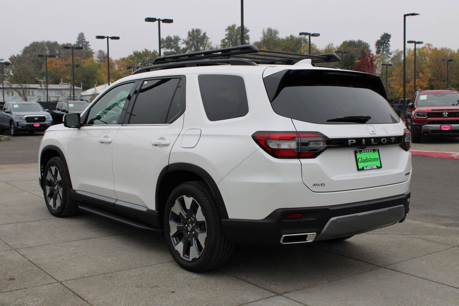 New 2026 Honda Pilot Touring image 3