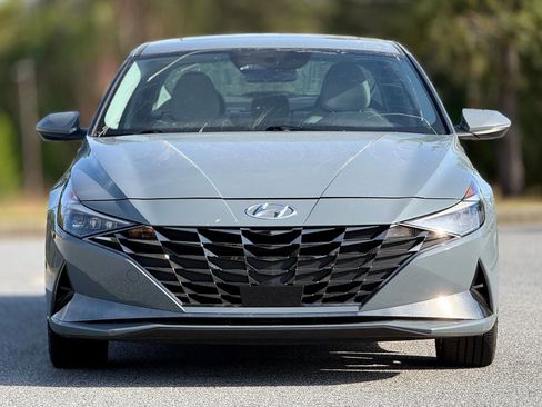 Used 2023 Hyundai Elantra Limited w/ Cargo Package image 3