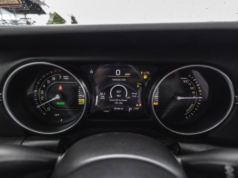 Used 2023 Jeep Wrangler Unlimited Sahara AWD/4WD image 13