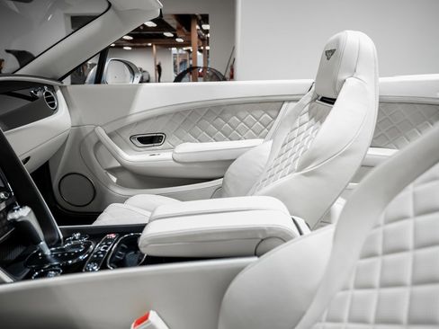 Used 2017 Bentley Continental GT image 61