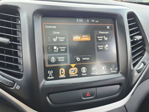 Used 2018 Jeep Cherokee Trailhawk AWD/4WD image 18