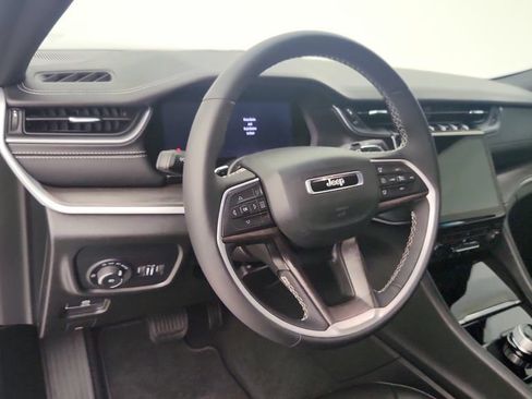 Used 2025 Jeep Grand Cherokee Limited w/ Black Appearance Package RWD image 14