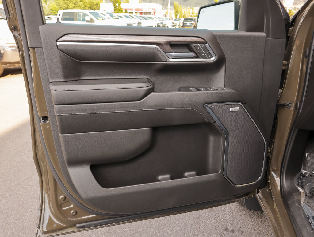 Used 2023 Chevrolet Silverado 1500 LTZ w/ LTZ Premium Package AWD/4WD image 15