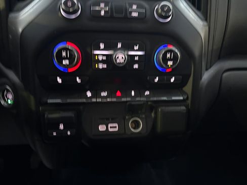 Used 2020 Chevrolet Silverado 2500 LT w/ Convenience Package image 19