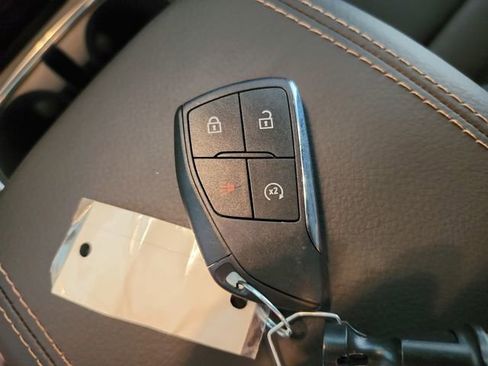 Used 2025 GMC Canyon Denali AWD/4WD image 38