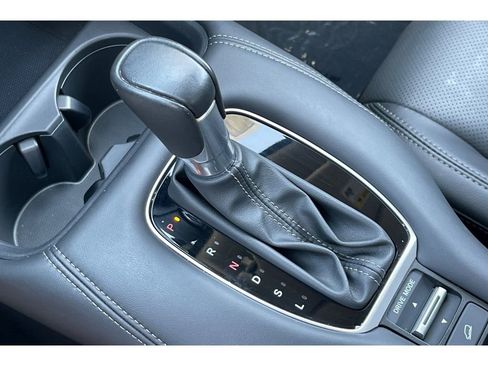 Certified 2025 Honda HR-V EX-L image 32