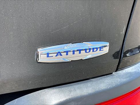 Used 2016 Jeep Cherokee Latitude FWD image 9
