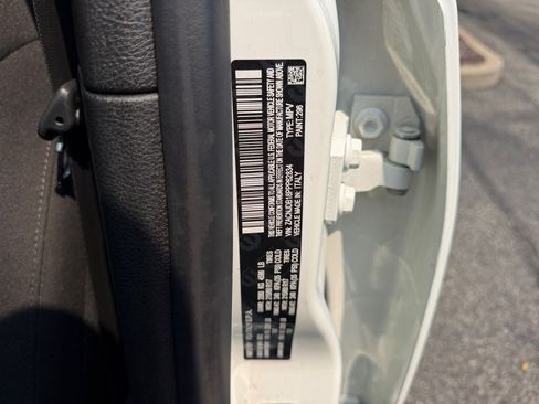Used 2023 Jeep Renegade Latitude AWD/4WD image 29