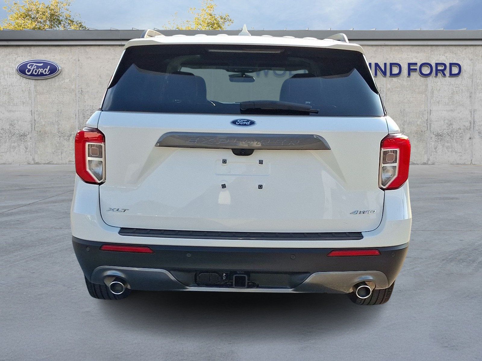 Used 2024 Ford Explorer XLT w/ Equipment Group 202A AWD/4WD image 5