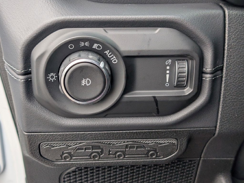 New 2026 Jeep Wrangler Unlimited Sahara AWD/4WD image 13