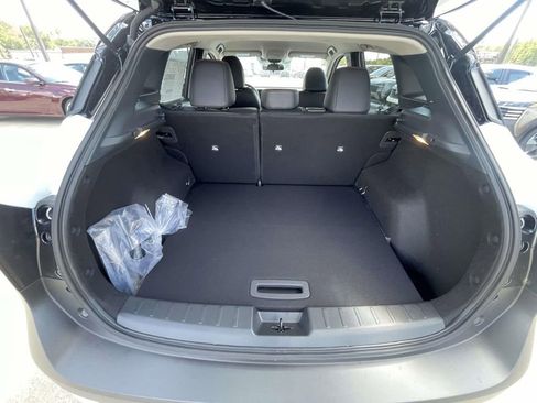 New 2026 Nissan Kicks SR image 9