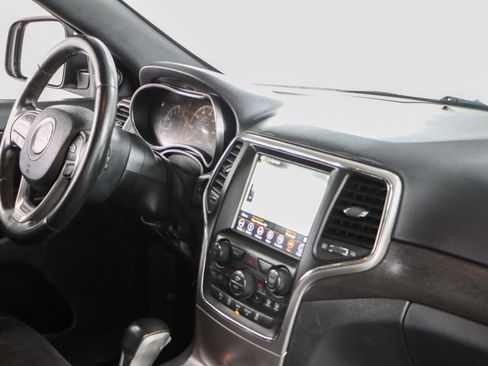 Used 2018 Jeep Grand Cherokee Altitude image 26