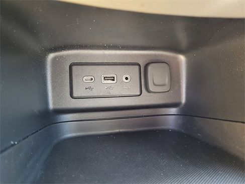 Used 2023 Chevrolet Equinox LT w/ Driver Convenience Package image 21