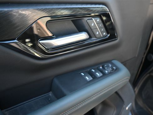 Used 2025 GMC Yukon AT4 w/ AT4 Premium Package image 17