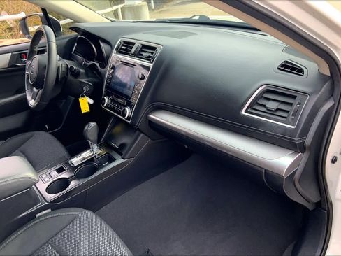 Used 2019 Subaru Outback 2.5i Premium image 18