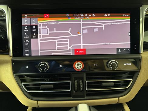 Certified 2025 Porsche Macan image 19