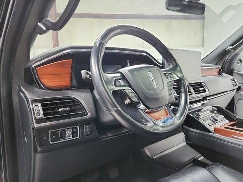 Used 2024 Lincoln Navigator Reserve AWD/4WD image 18