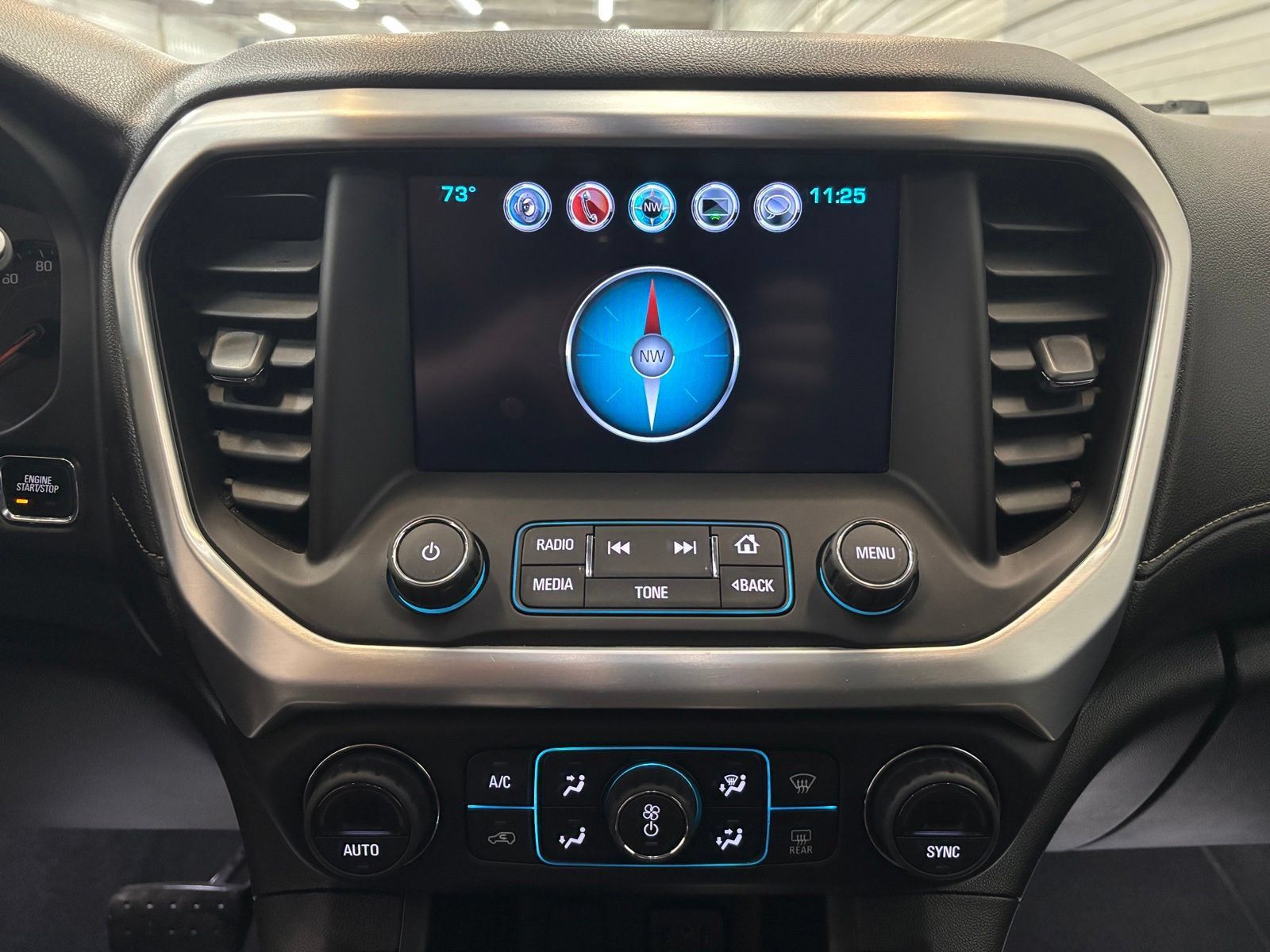 Used 2018 GMC Acadia SLT AWD/4WD image 16
