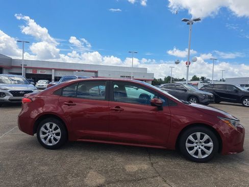 Used 2022 Toyota Corolla LE FWD image 4