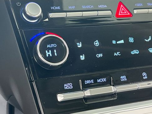 Used 2024 Hyundai Santa Fe Limited image 19