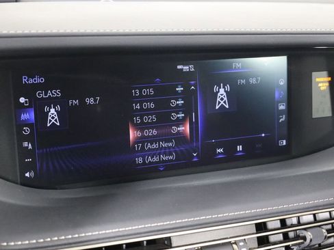 Used 2019 Lexus LS 500 AWD w/ Accessory Package (Z2) image 32