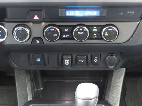 Used 2023 Toyota Tacoma TRD Off-Road AWD/4WD image 30