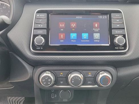 New 2025 Nissan Kicks Play S image 7