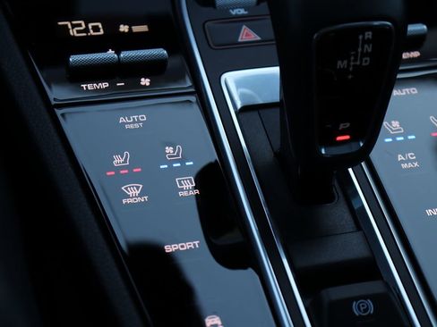 Used 2021 Porsche Cayenne image 33