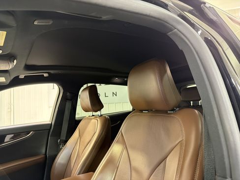 Used 2021 Lincoln Nautilus Reserve w/ Monochromatic Package image 10