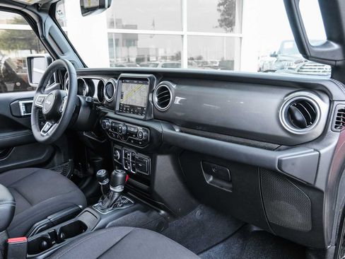 Used 2023 Jeep Wrangler Unlimited Sahara AWD/4WD image 23