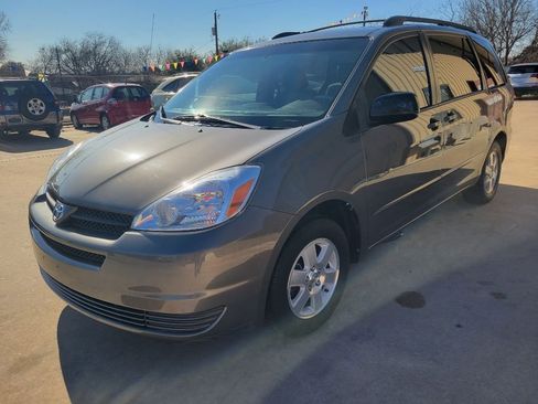 Used 2005 Toyota Sienna CE image 7