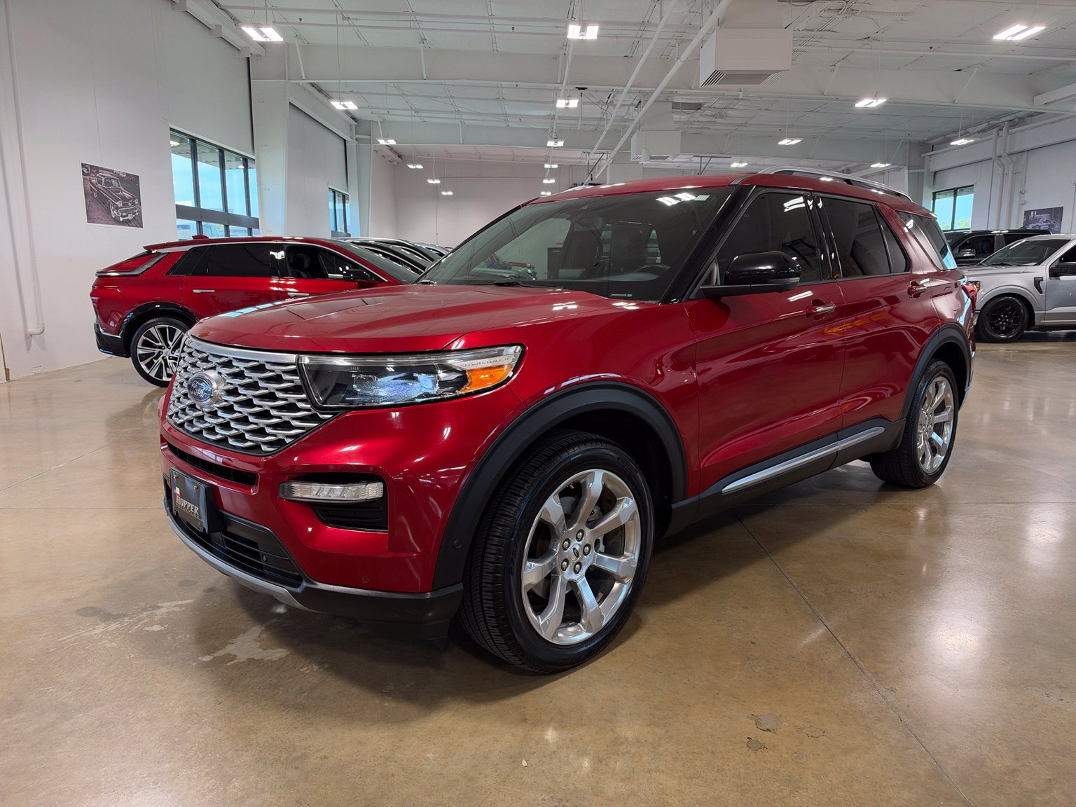 Used 2020 Ford Explorer Platinum w/ Premium Technology Package AWD/4WD image 3