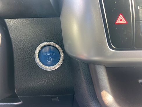 Used 2017 Toyota Highlander Limited AWD/4WD image 35