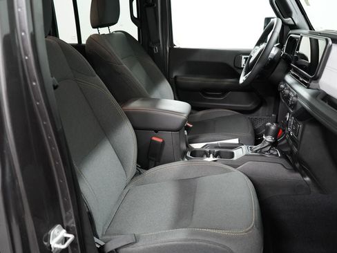 Used 2025 Jeep Wrangler Unlimited Sahara AWD/4WD image 28