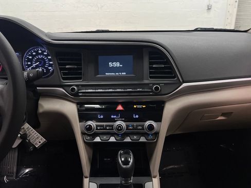 Used 2020 Hyundai Elantra SE w/ Convenience Package (C2) FWD image 20