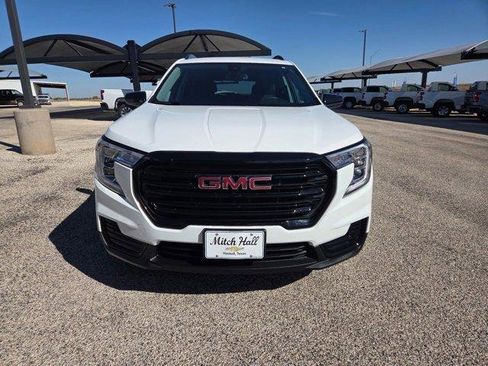 Used 2023 GMC Terrain SLE w/ Driver Convenience Package image 2