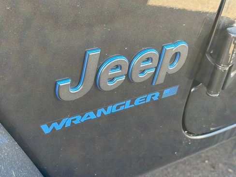 Used 2024 Jeep Wrangler Unlimited AWD/4WD image 24