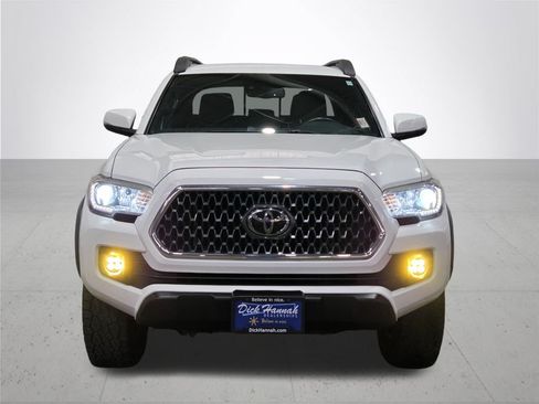 Used 2018 Toyota Tacoma TRD Off-Road w/ Technology Package AWD/4WD image 4