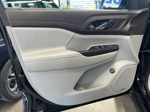 Used 2023 GMC Acadia SLT image 10