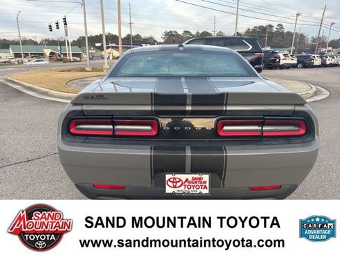 Used 2018 Dodge Challenger SXT image 4