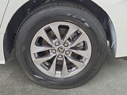 Used 2024 Toyota Sienna LE image 27