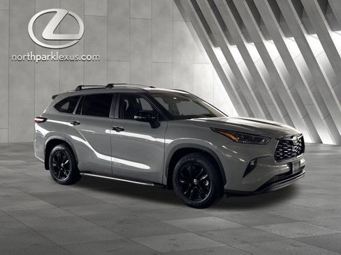 Used 2024 Toyota Highlander XLE image 4