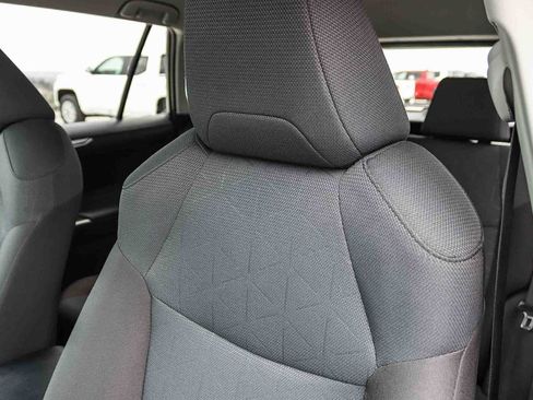 Used 2025 Toyota RAV4 XLE AWD/4WD image 26