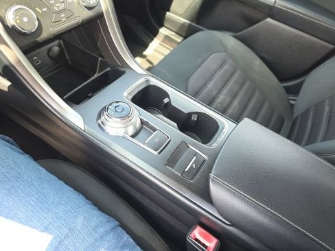 Used 2017 Ford Fusion SE FWD image 22