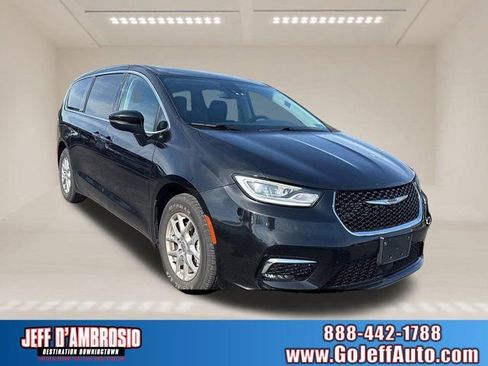 Used 2023 Chrysler Pacifica Touring-L image 1