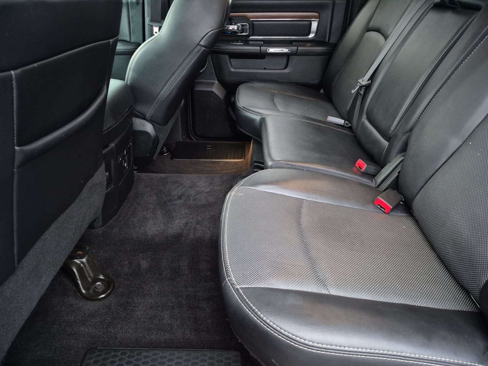 Used 2017 RAM 1500 Laramie w/ Convenience Group AWD/4WD image 31