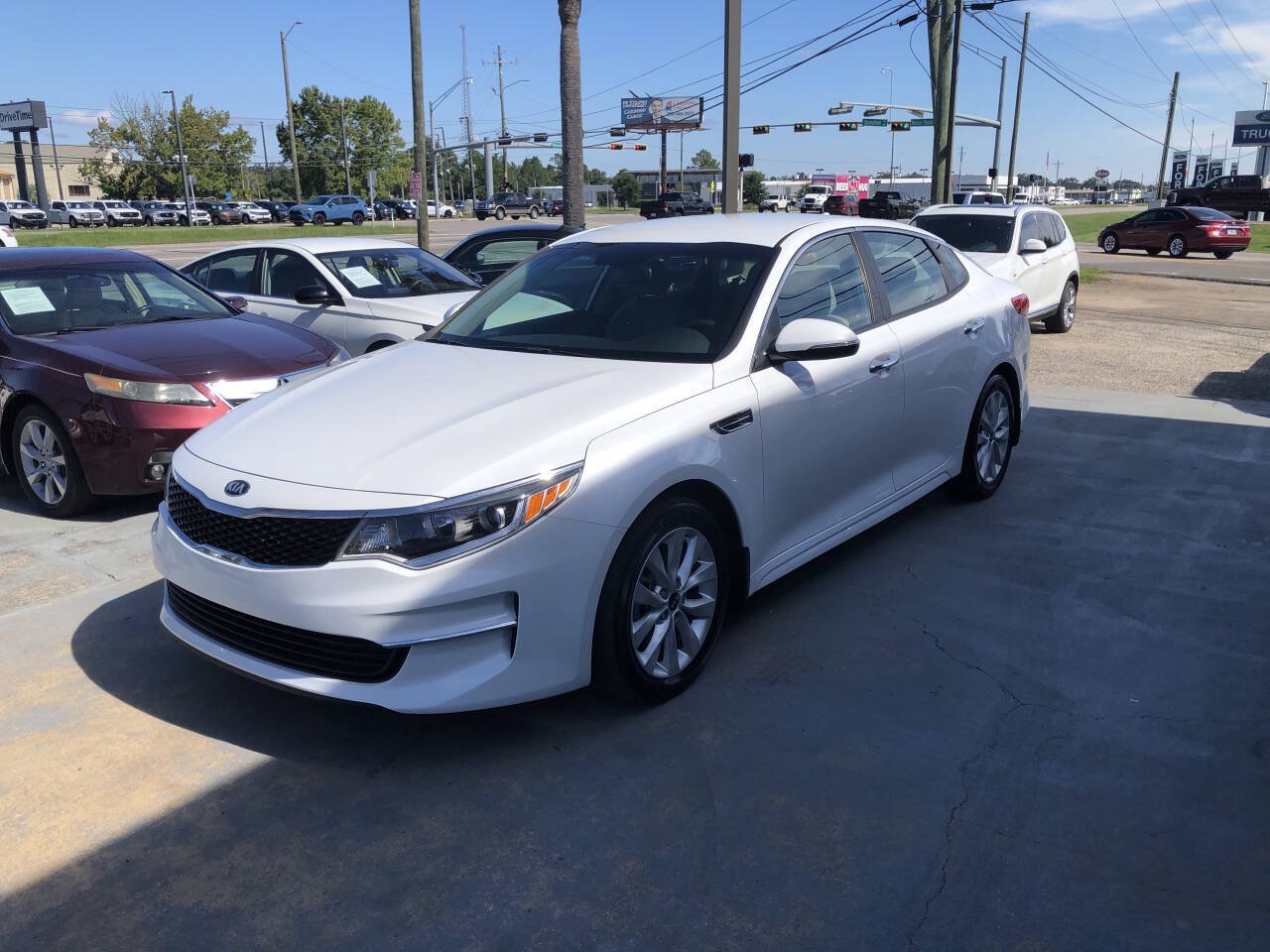Used 2018 Kia Optima LX w/ 17" Alloy Wheels Package FWD image 5