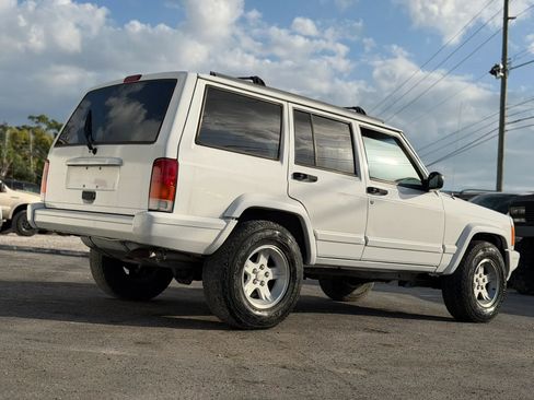 Used 1998 Jeep Cherokee 2WD 4-door image 4
