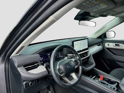 Used 2025 Ford Explorer Active RWD image 6
