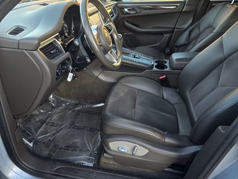 Used 2018 Porsche Macan Base image 21